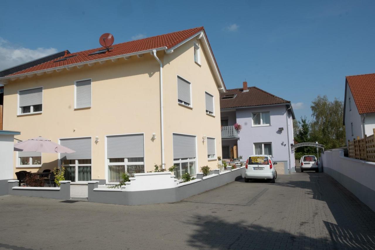 Schnitzelhaus Und Pension Stadt Rosbach Rosbach vor der Höhe Buitenkant foto