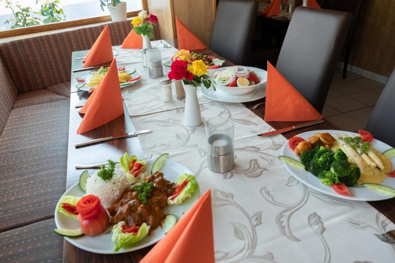 Schnitzelhaus Und Pension Stadt Rosbach Rosbach vor der Höhe Buitenkant foto