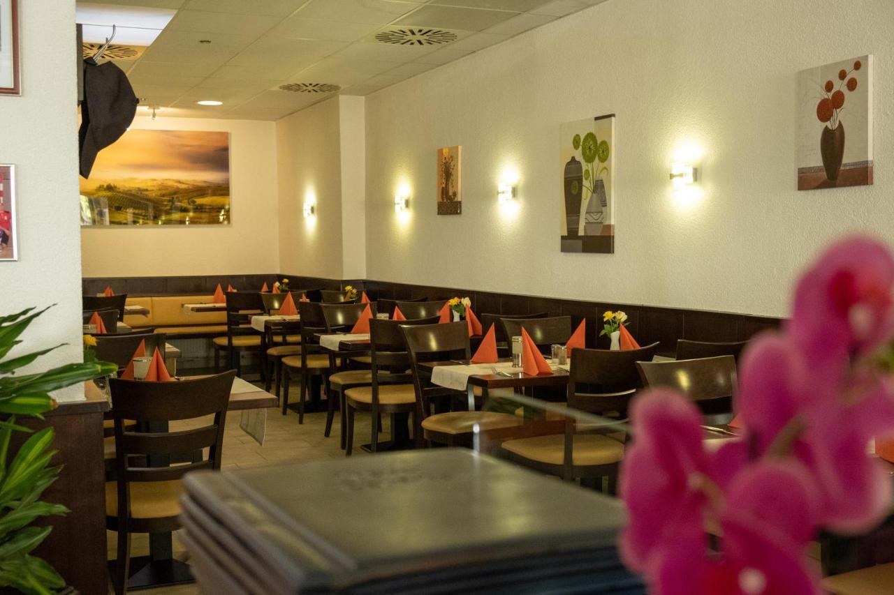 Schnitzelhaus Und Pension Stadt Rosbach Rosbach vor der Höhe Buitenkant foto